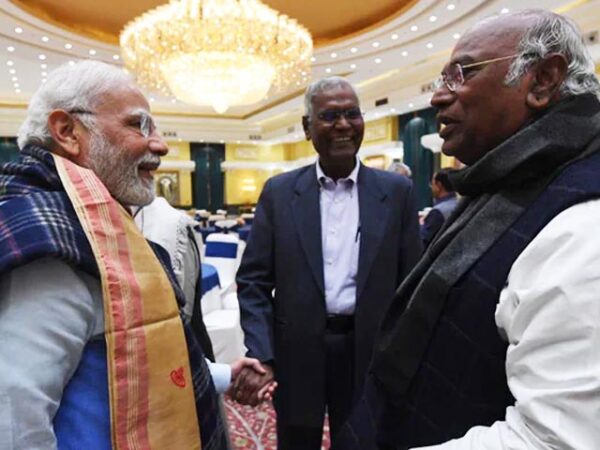 PM’s Tea With Opposition Leaders At Meet – Smiles, Jokes, Holding Hands