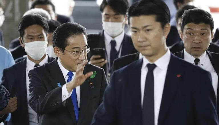 Lack of security for Japanese prime minister surprised many